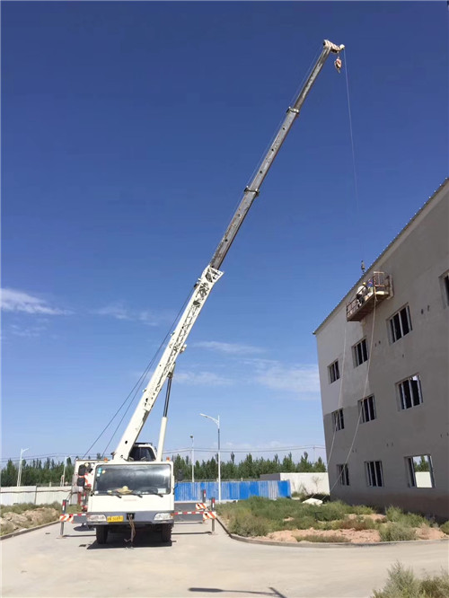 青州市“轻装强干”—— 吊车的 “轻量化臂架” 技术